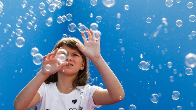 Bubble artists try to break several world records in Gwynedd