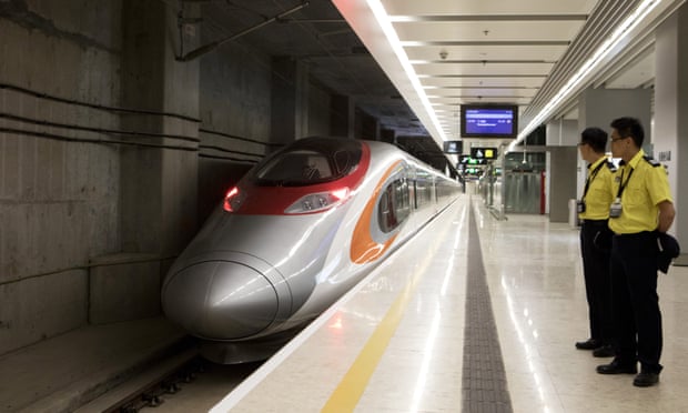 Hong Kong: first high-speed train to mainland China departs