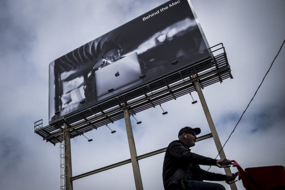 Apple, Oracle Dump Bonds and Create $300 Billion Market Hole