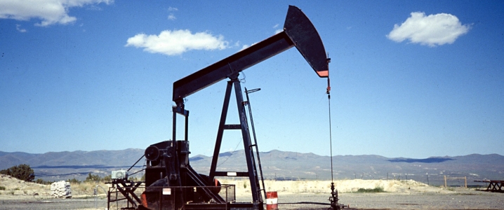 Oil Prices Inch Lower As Rig Count Rises