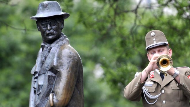 Hungary removes statue of anti-Soviet hero Imre Nagy