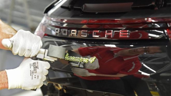 Porsche warns UK customers of Brexit price rise