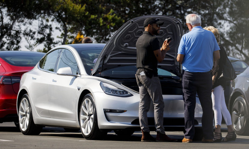 Tesla stock falls further after Consumer Reports dings the Model 3