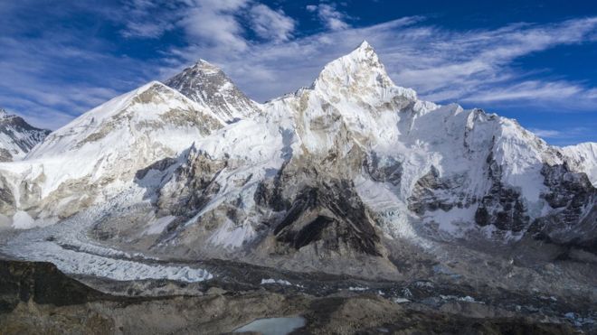 Mount Everest: Melting glaciers expose dead bodies