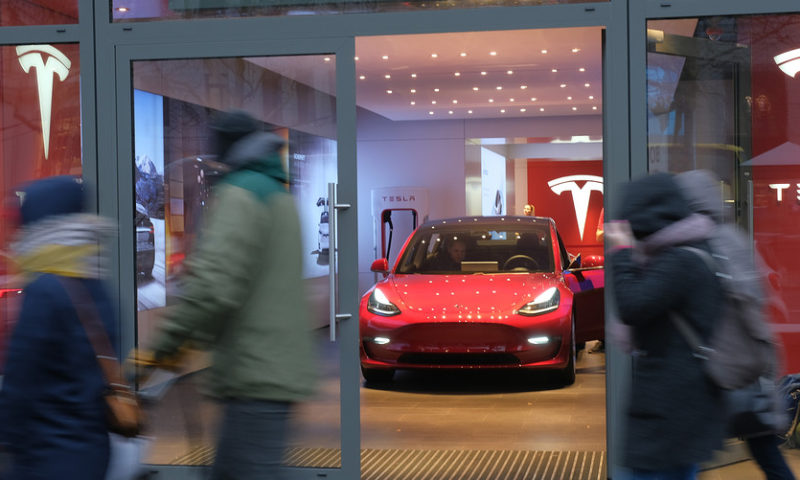 Tesla finally launches $35,000 Model 3, and moves all sales online