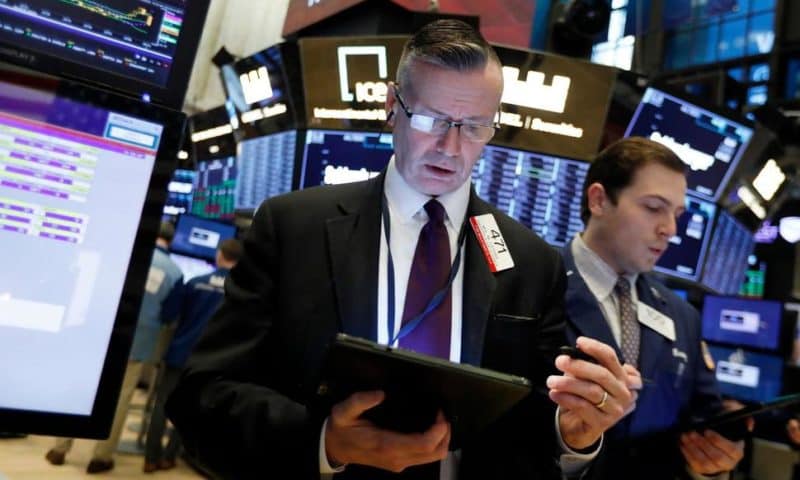 S&P 500 Ekes Out Gain, Enough to Extend Winning Streak