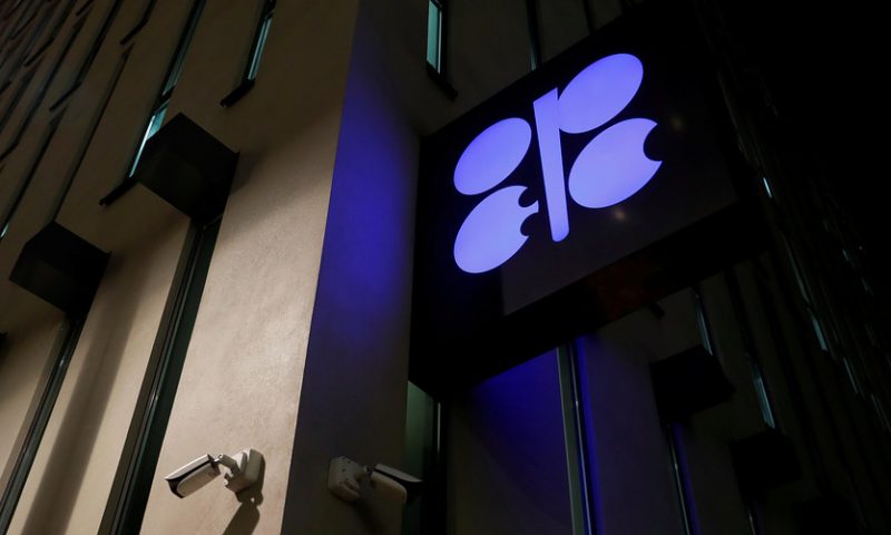 OPEC considers two scenarios to adjust oil production