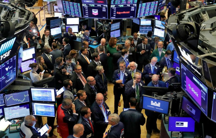 US Stock Indexes Finish Mixed Ahead of Trade Talks