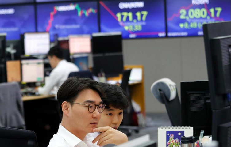 Asian Shares Mixed as China Reports Economy Slowed in 2Q