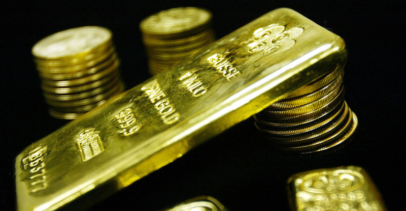 Gold prices drop, log a loss of 1% for the week