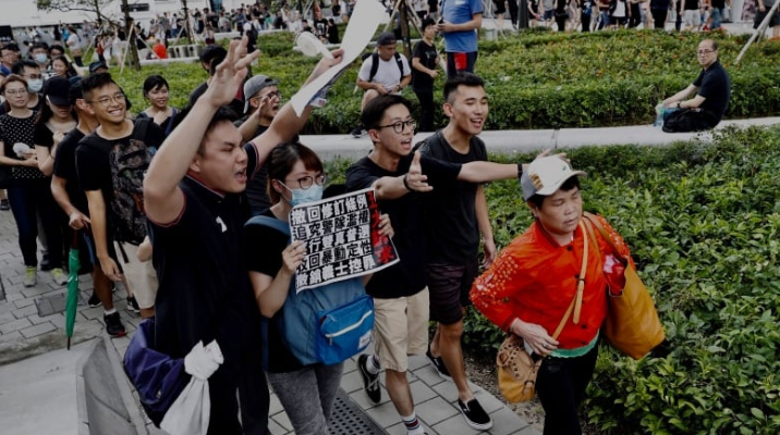 Hong Kong protesters aim to take message to mainland Chinese