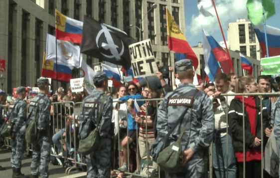 Moscow protest: Thousands demand fair elections