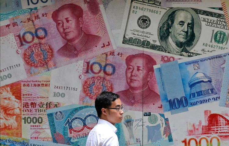 China’s Yuan Falls Below Sensitive Level of 7 to US Dollar
