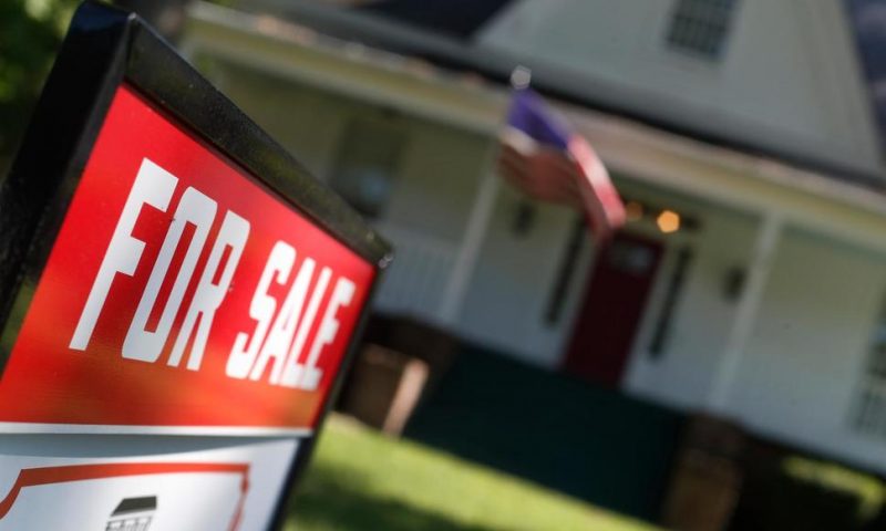 US Home Sales Rose 1.9% Last Month, Lifted by Lower Rates
