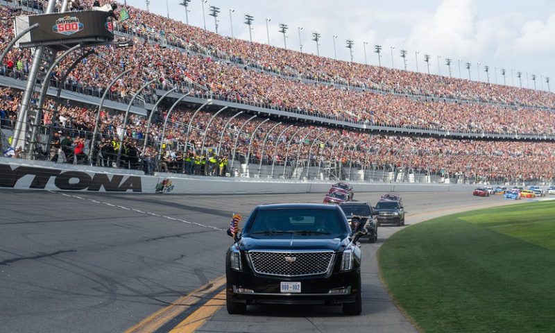 Trump’s limo runs a ceremonial lap at Daytona 500