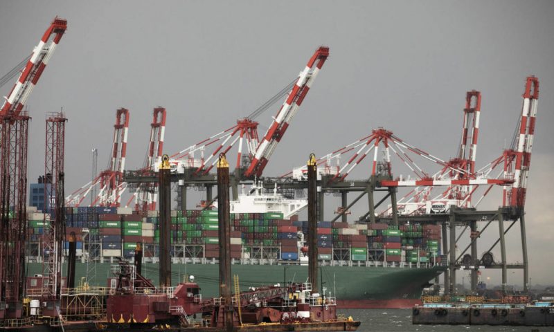 World’s Biggest Shipper Expects 25% Drop in Container Demand