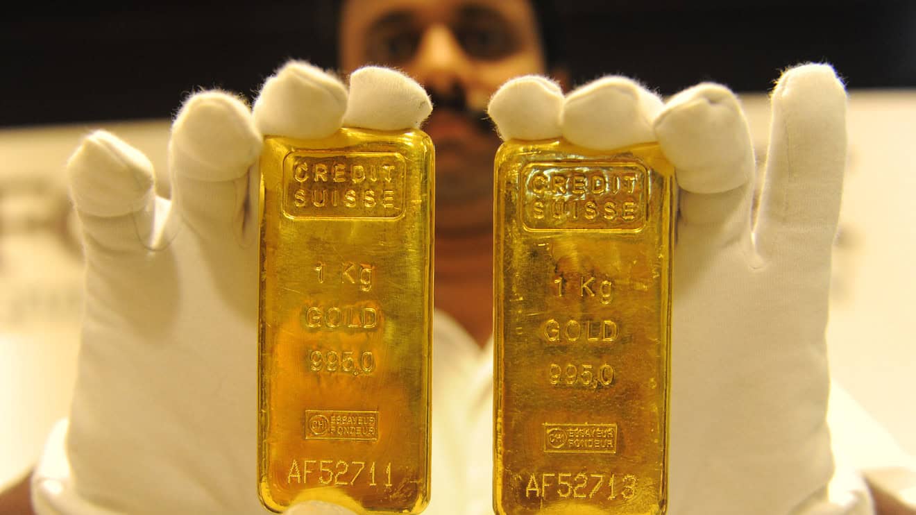 gold-marks-first-gain-in-4-sessions-on-weakness-in-u-s-dollar-and