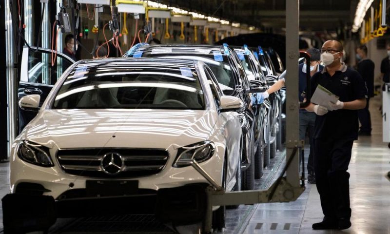 Mercedes to Recall 660,000 Vehicles in China for Oil Leak