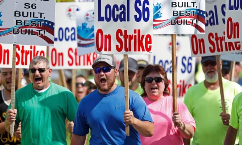 Machinists Union President Rallies Striking Shipyard Workers