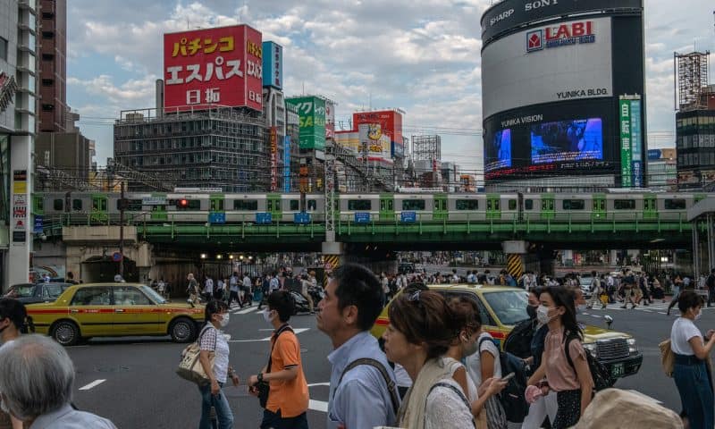 Asian markets mixed after tech rally takes S&P 500 near record