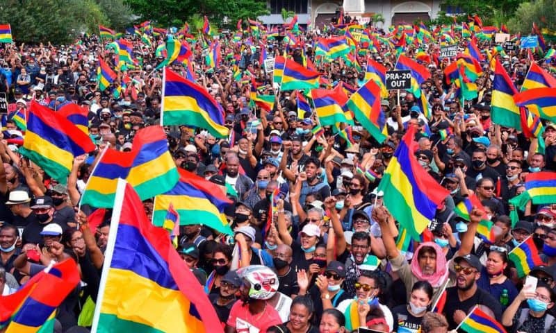 Thousands March in Mauritius Over Dead Dolphins, Oil Spill