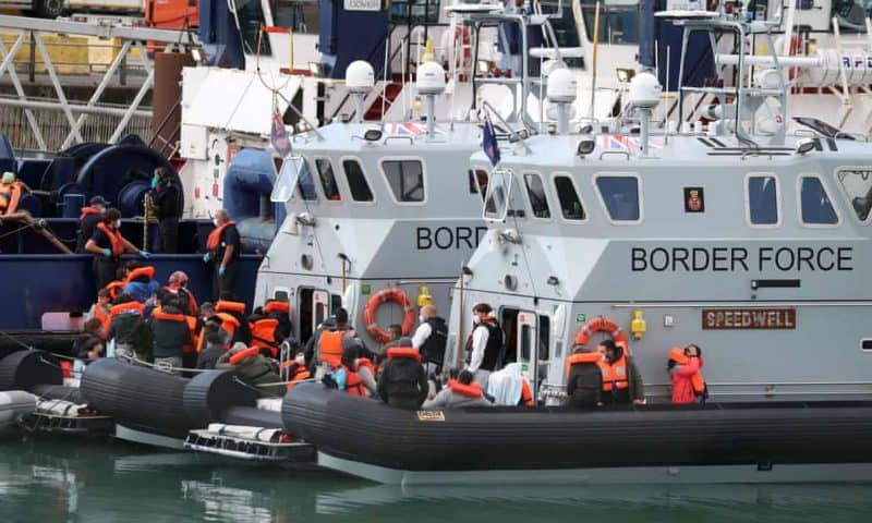 Record number of migrants reach UK shores in small boats