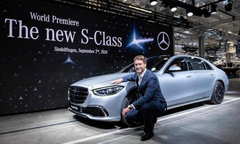 Mercedes-Benz Unveils New Flagship S-Class Sedan