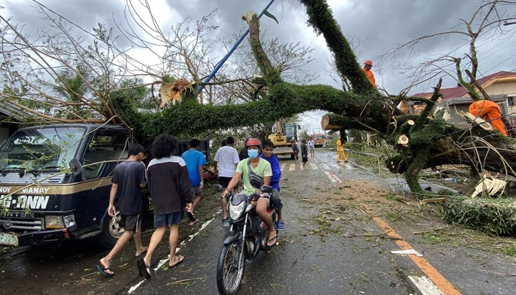 Typhoon Goni: Philippines hit by year’s most powerful storm
