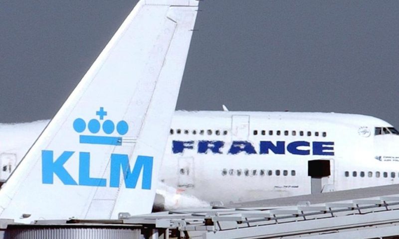KLM Pilots Agree to Pay Cuts to Secure Bailout for Airline