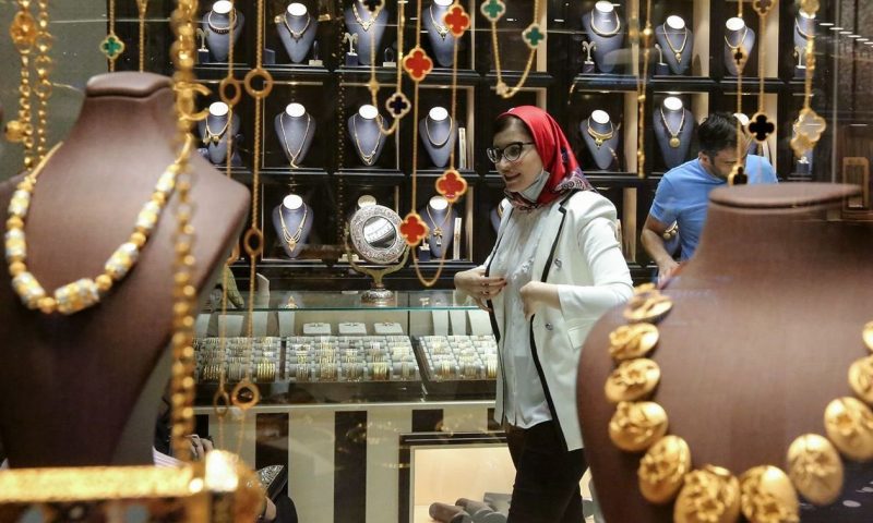 Gold prices finish higher, buoyed by progress toward a U.S. fiscal stimulus deal
