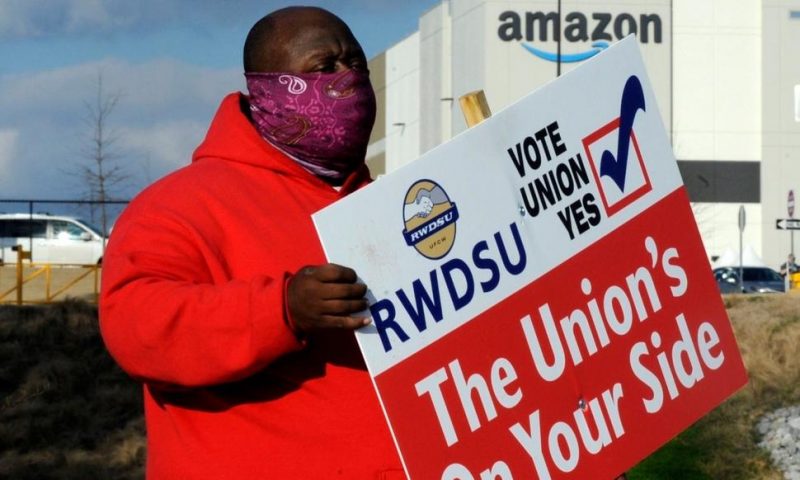 ‘Treating Us Like Robots’: Amazon Workers Seek Union