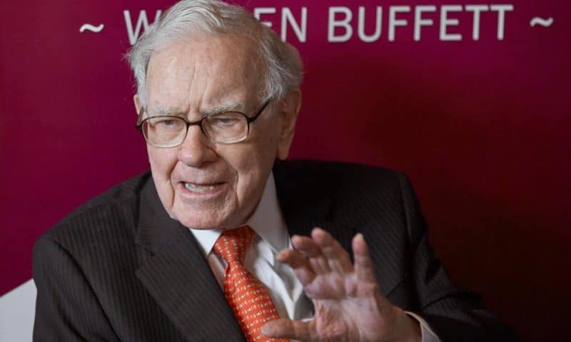 Warren Buffett’s Fortune Tops $100B as His Stock Soars