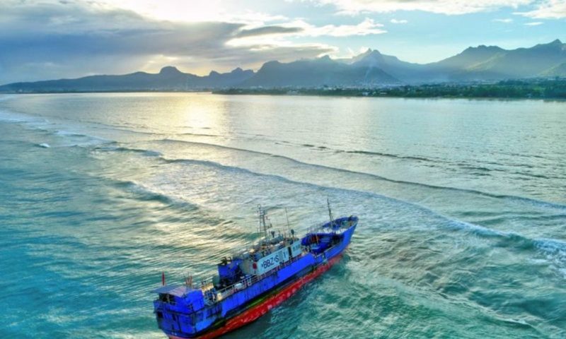 Chinese-Flagged Vessel Runs Aground off Mauritius