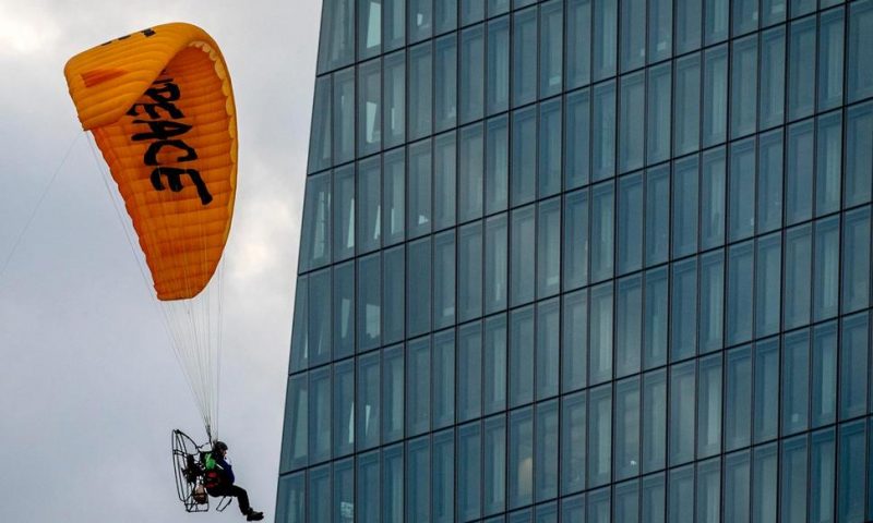 Greenpeace Protests ECB’s Loans for Carbon-Heavy Industries