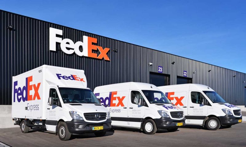 FedEx Corp. stock falls, underperforms market