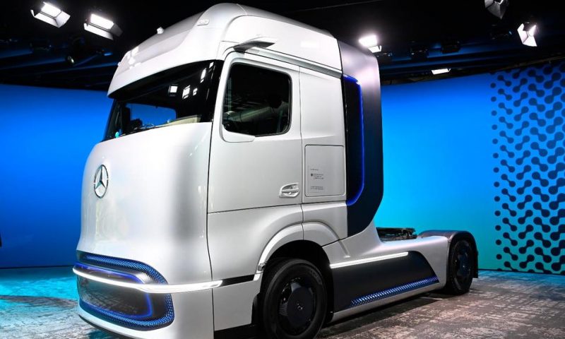 Daimler Truck to Shift Spending to Battery, Hydrogen Rigs