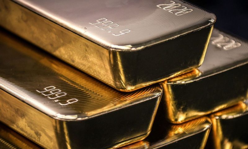 Gold edges lower as dollar bounces
