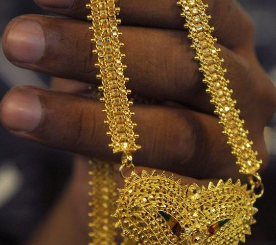 Gold prices finish higher after sharpest weekly skid in over a year