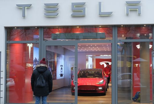 Ahead of Tesla results, Cathie Wood says Wall Street’s valuing it all wrong