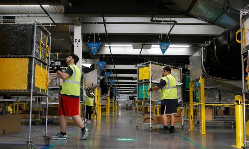 Amazon to Mandate Masks for All Its Workers in Warehouses