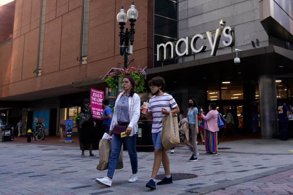 Macy's Ups Outlook After Bounce-Back Second Quarter