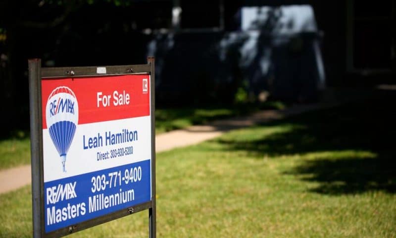 Existing US Home Sales Fell in August, Price Growth Slows