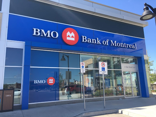 Bank of Montreal stock outperforms market despite losses on the day