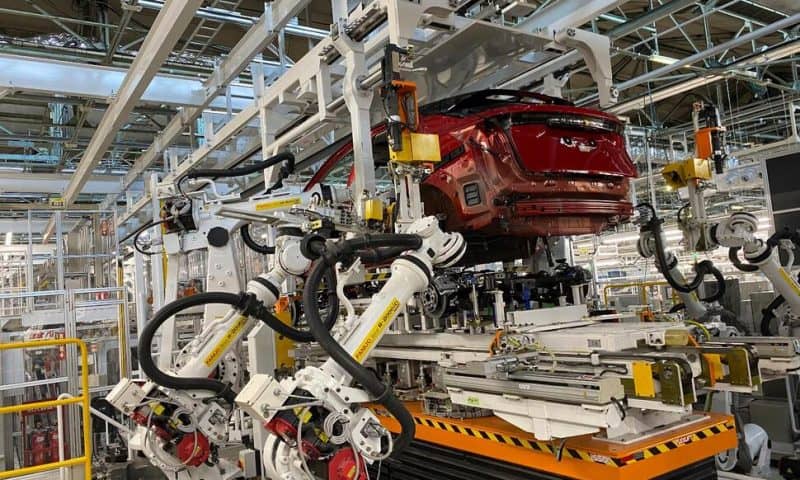 Smart Robots Do All the Work at Nissan’s ‘Intelligent’ Plant