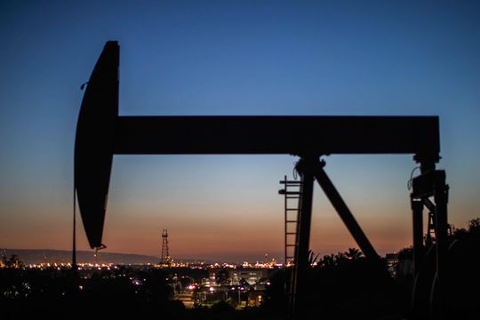 U.S. oil benchmark pushes back above $80 a barrel