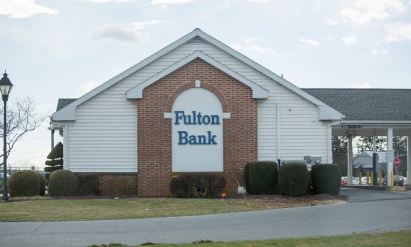 Fulton (FULT) falls 1.05%