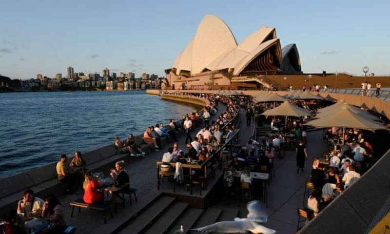 Australian States Told Not to ‘Overreact’ Amid Omicron Scare