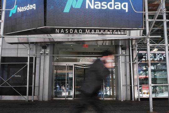 8 tech stocks poised to bounce after Nasdaq plunge, according to AI platform