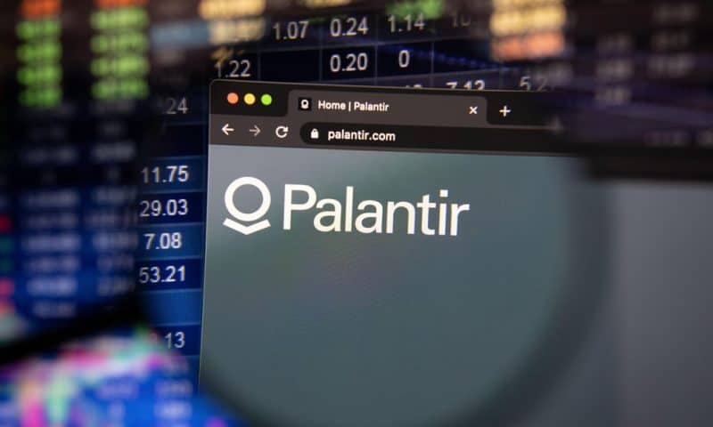 Palantir revenue tops expectations but earnings fall short