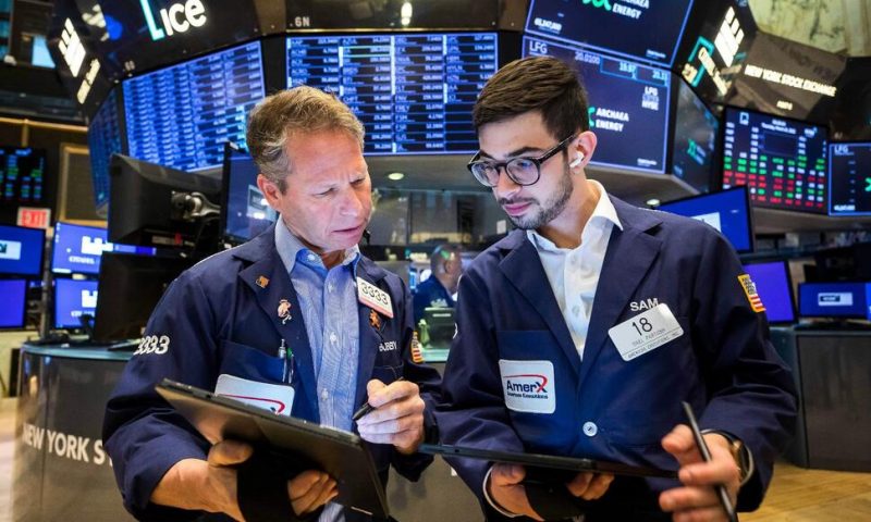 US Stocks Close Higher as Choppy Trading Persists, Oil Slips